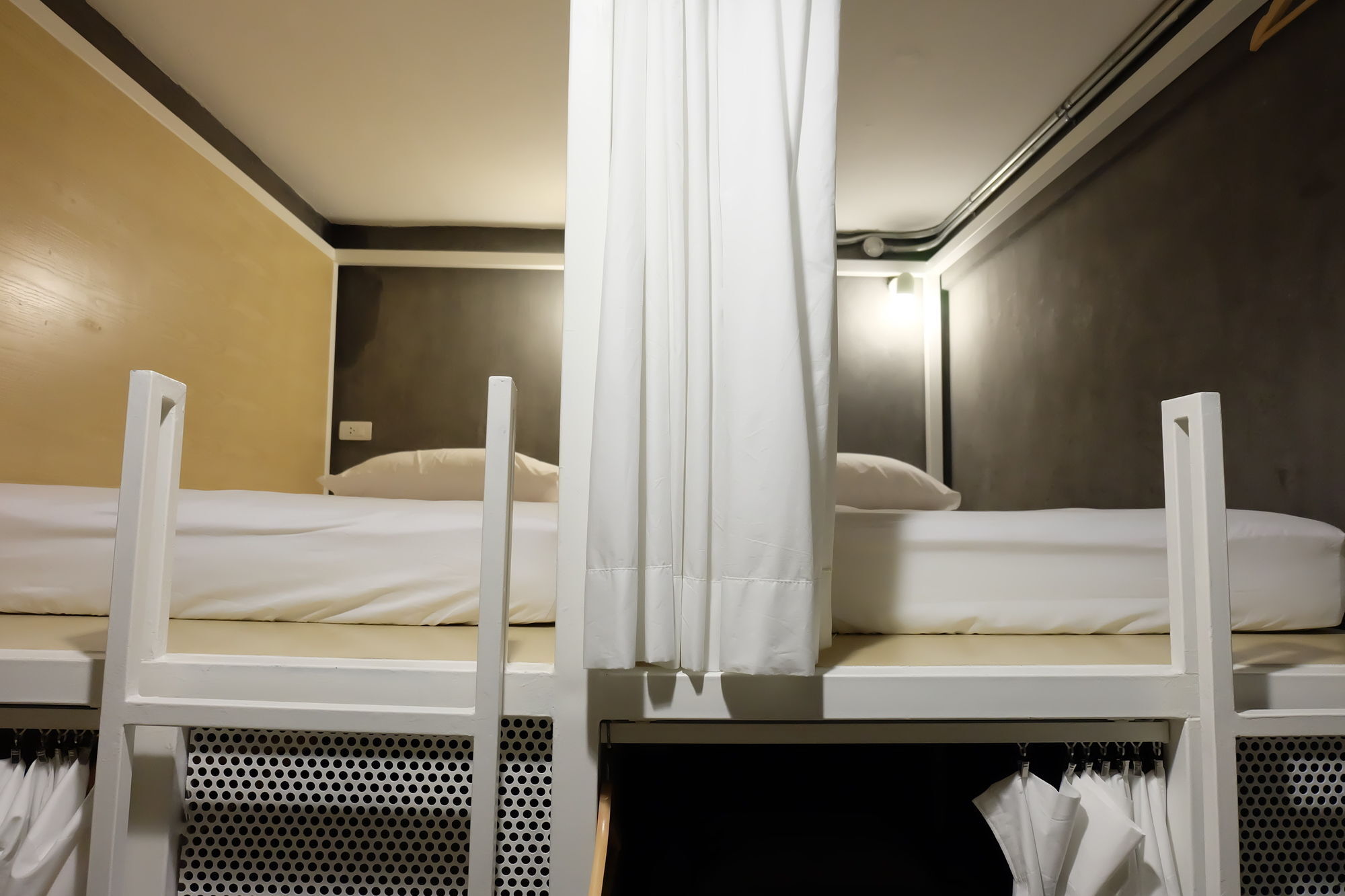 On The Bed Hostel Бангкок Экстерьер фото