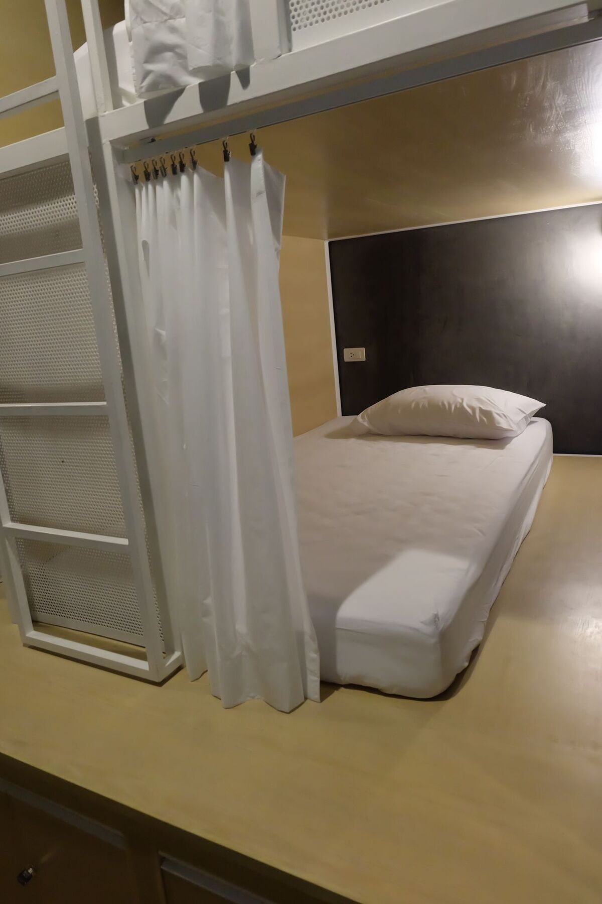 On The Bed Hostel Бангкок Экстерьер фото